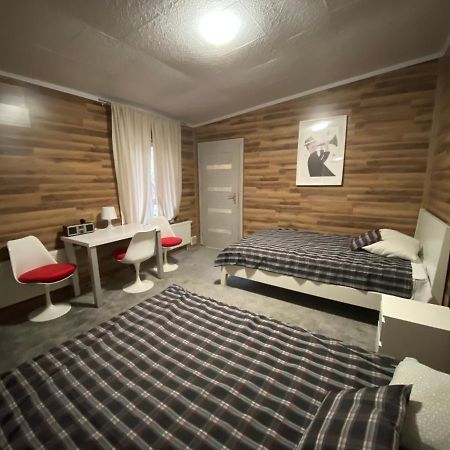 Hostel Piaseczno เพียเซตชโน ภายนอก รูปภาพ