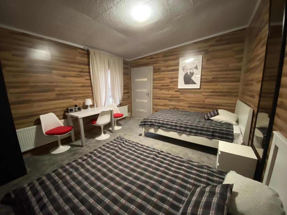 Hostel Piaseczno เพียเซตชโน ภายนอก รูปภาพ