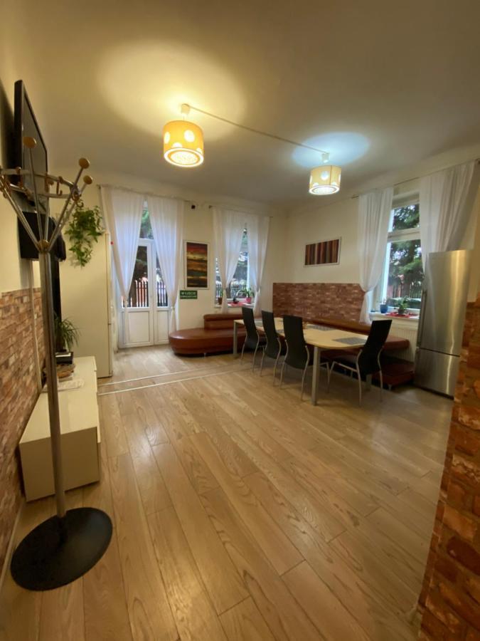 Hostel Piaseczno เพียเซตชโน ภายนอก รูปภาพ