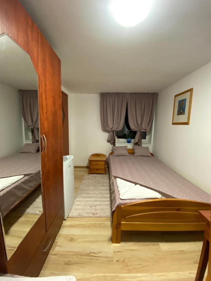 Hostel Piaseczno เพียเซตชโน ภายนอก รูปภาพ